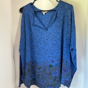Lucky brand blue floral cold shoulder V-neck top size 1x